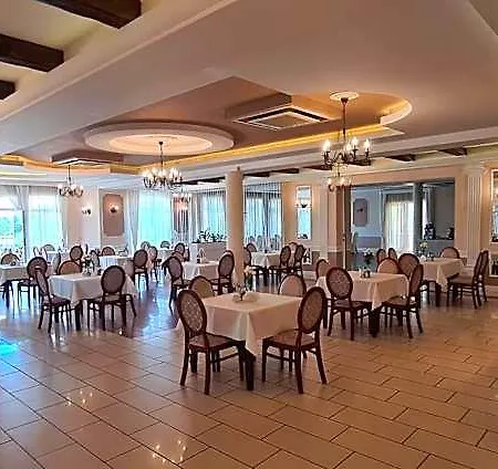 - Restauracja Koral ホテル 3*