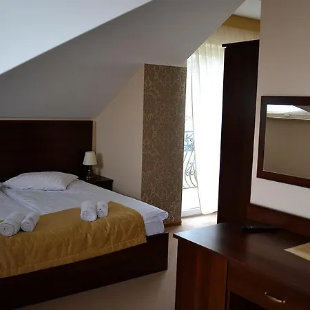 - Restauracja Koral Hotel