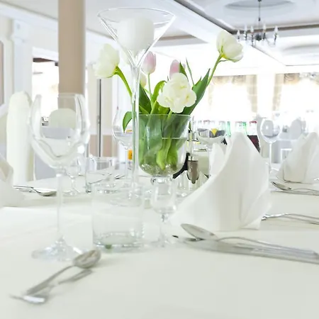 - Restauracja Koral Hotel 3*
