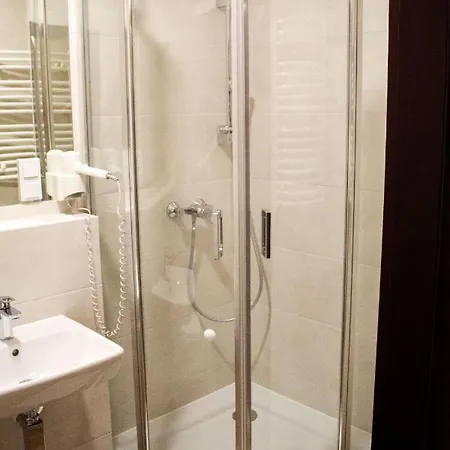 - Restauracja Koral Hotel