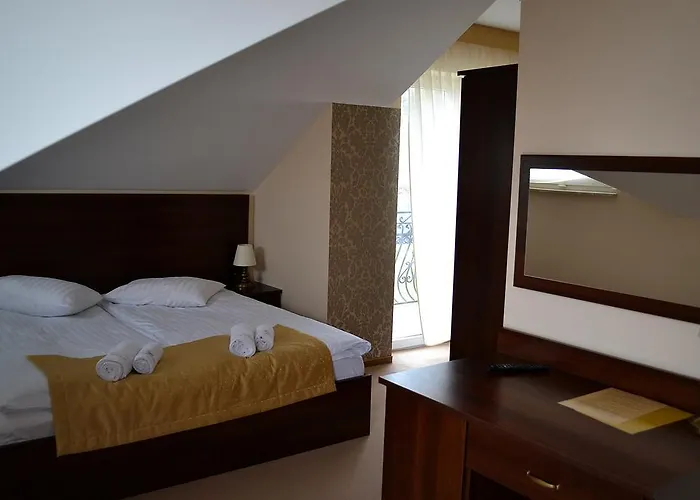 - Restauracja Koral Hotel