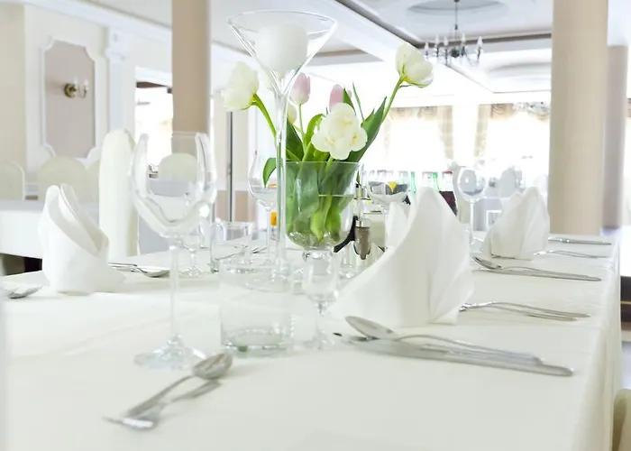 - Restauracja Koral Hotel 3*