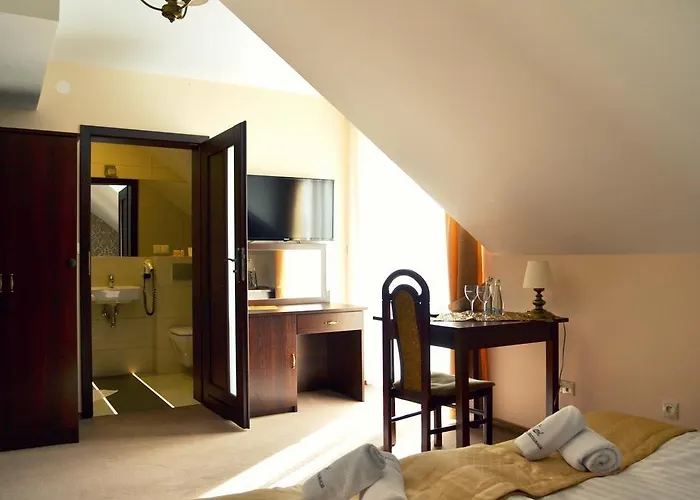 - Restauracja Koral 3*