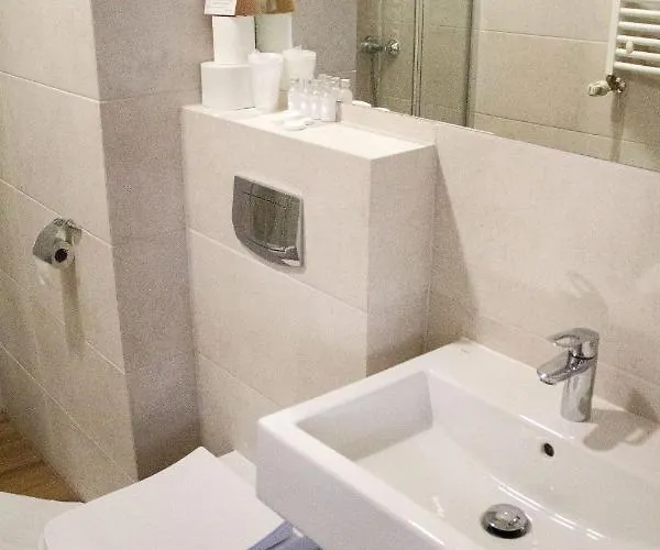 - Restauracja Koral Hotel