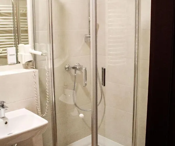 - Restauracja Koral Hotel